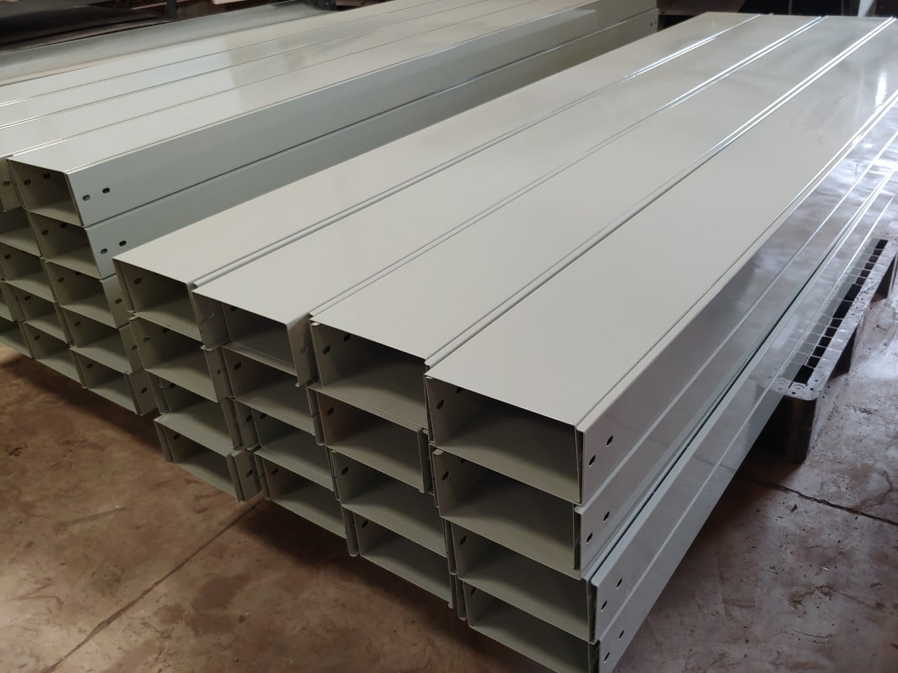máng W100x100